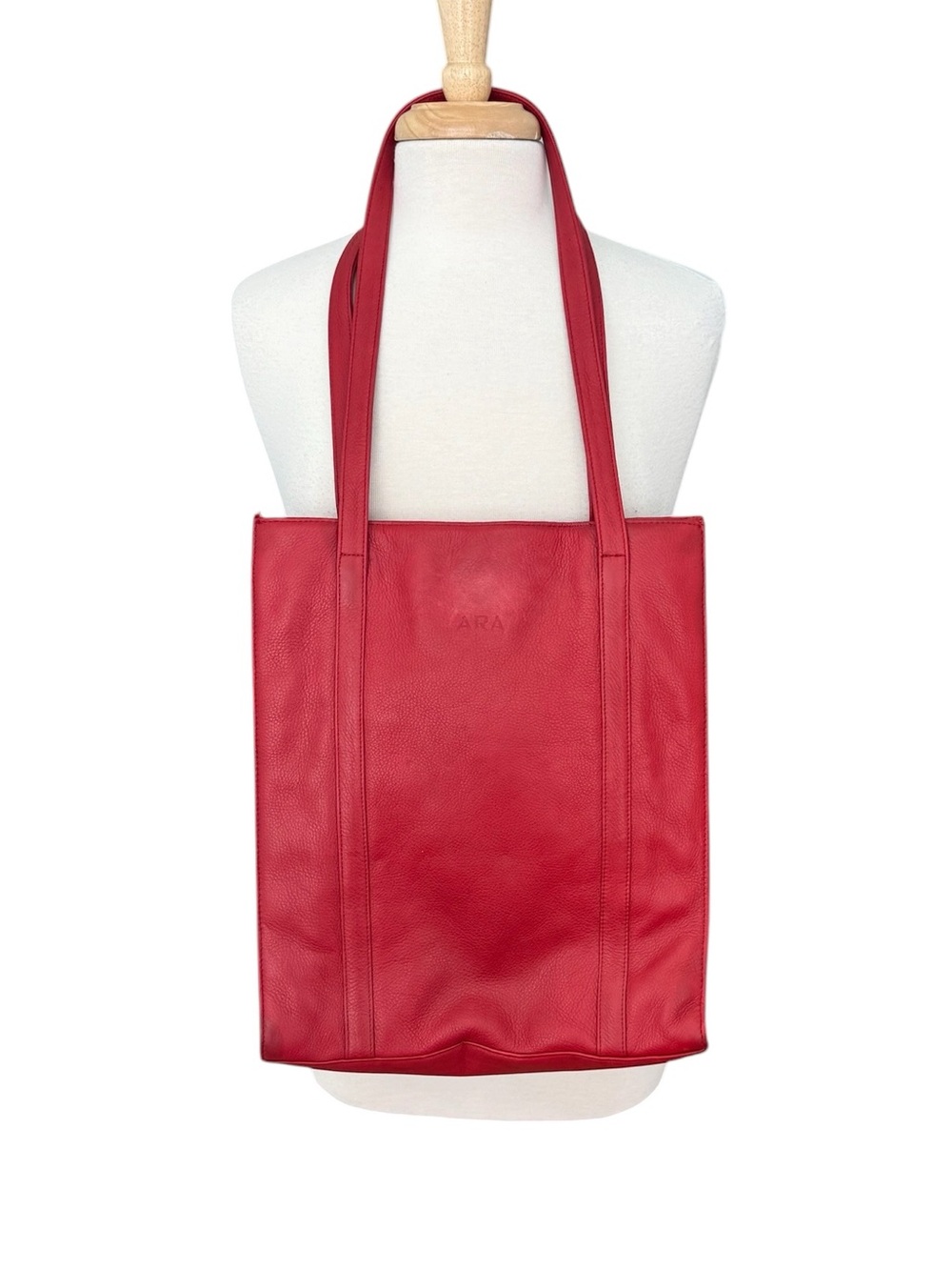 VINTAGE LEVENGER ARA Red Leather Tote Bag - Sleek Everyday Carry